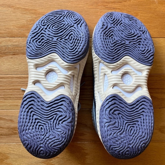 NEW Nike Women’s Cosmic Unity 3-Size 6.5-Gray/White/Ashen Slate - Picture 2 of 7